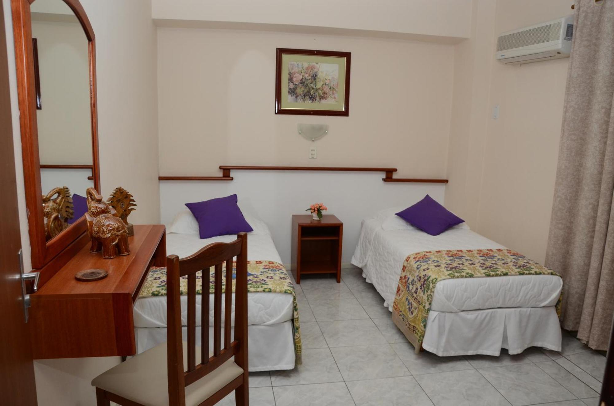 Fares Turis Hotel Uruguaiana Bagian luar foto
