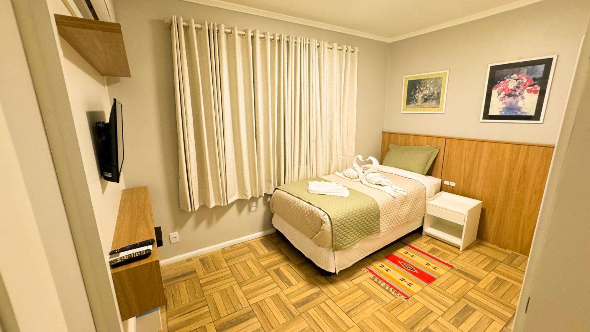 Fares Turis Hotel Uruguaiana Bagian luar foto