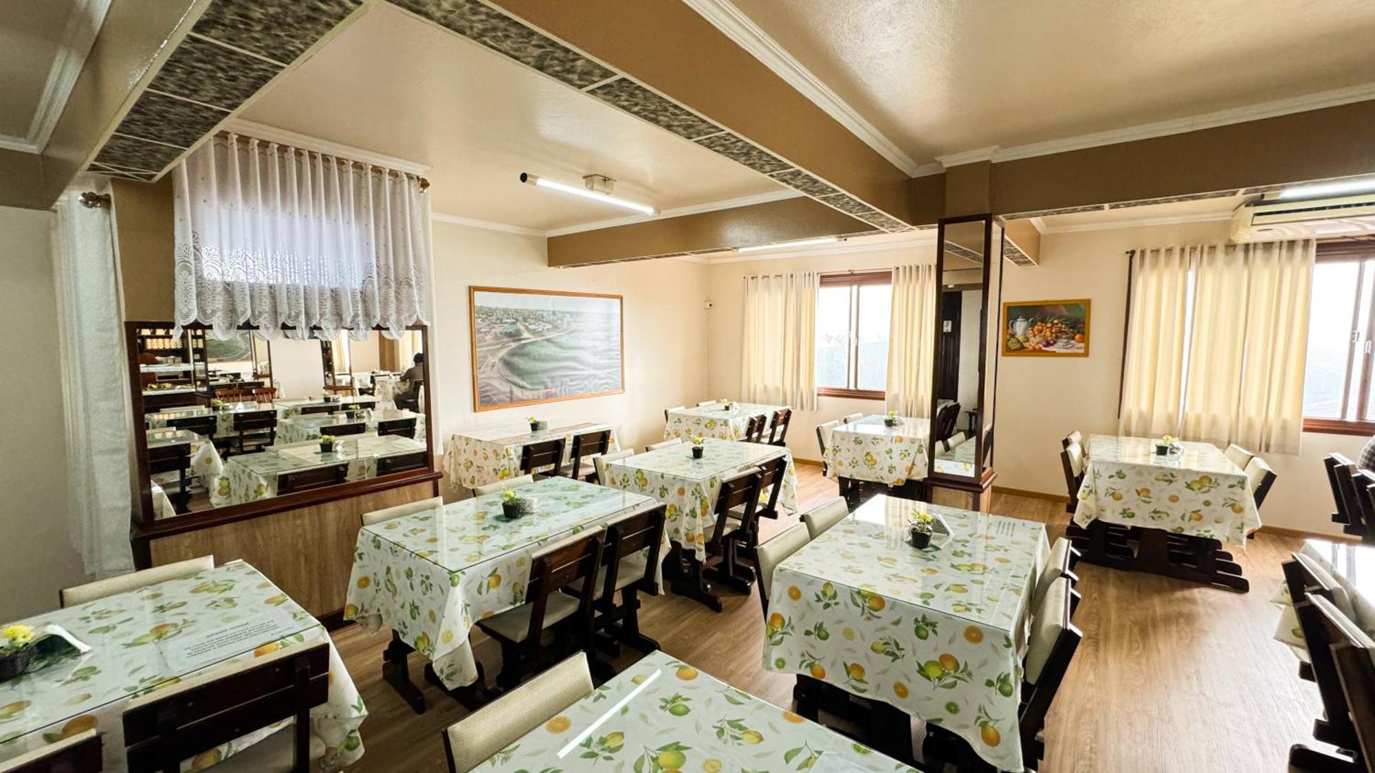 Fares Turis Hotel Uruguaiana Bagian luar foto