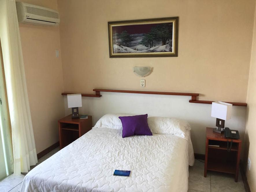 Fares Turis Hotel Uruguaiana Bagian luar foto