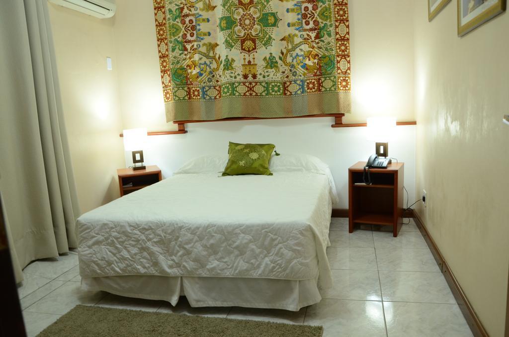 Fares Turis Hotel Uruguaiana Bagian luar foto