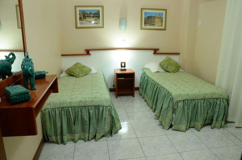 Fares Turis Hotel Uruguaiana Bagian luar foto