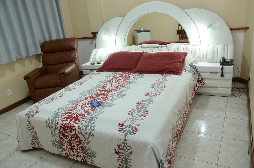 Fares Turis Hotel Uruguaiana Bagian luar foto