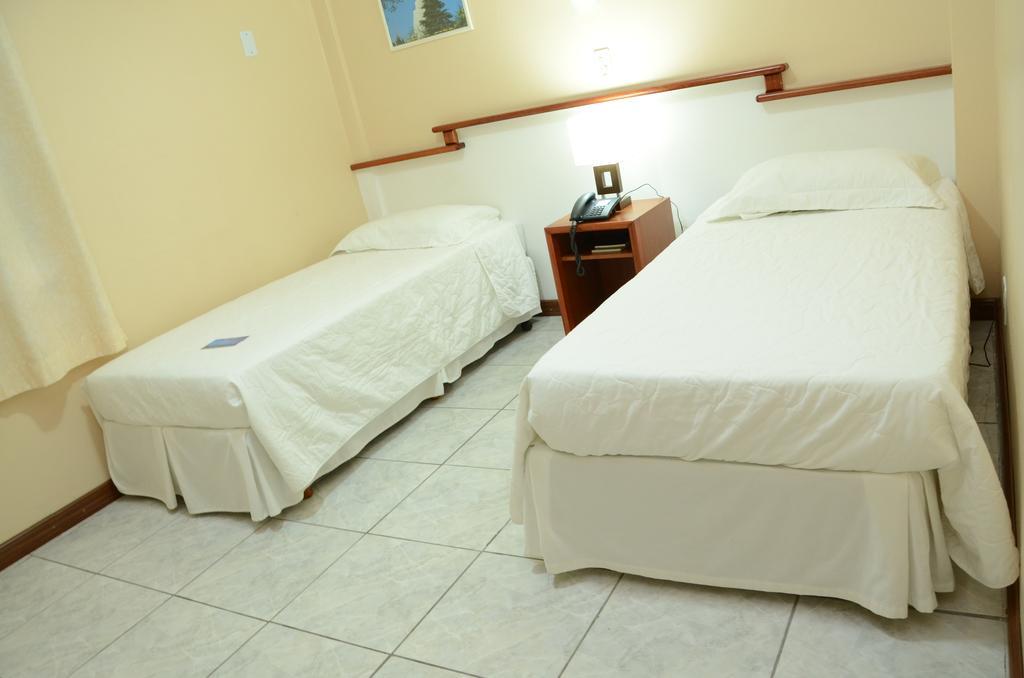Fares Turis Hotel Uruguaiana Bagian luar foto
