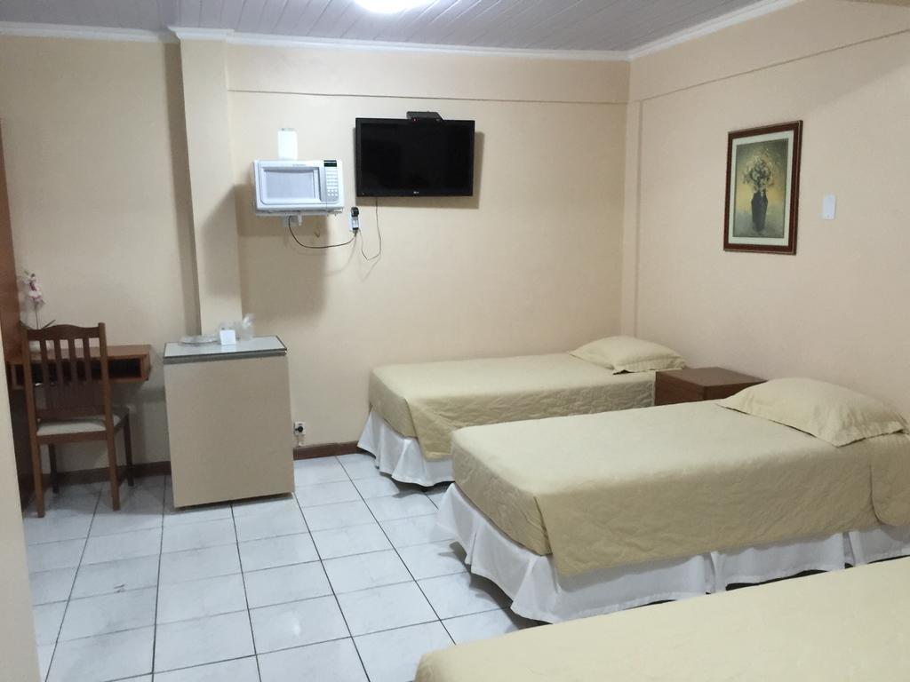 Fares Turis Hotel Uruguaiana Bagian luar foto